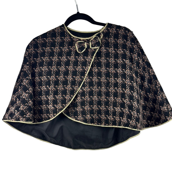 I.C.E. Elegant Black and Cream Plaid Cape with Bow at Closure - Picture 1 of 10